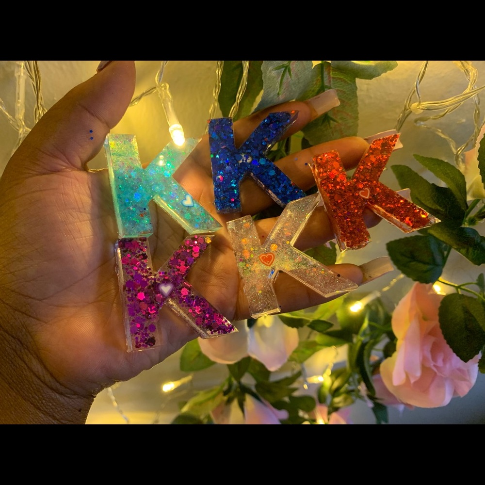 CUSTOMIZABLE RESIN ART !